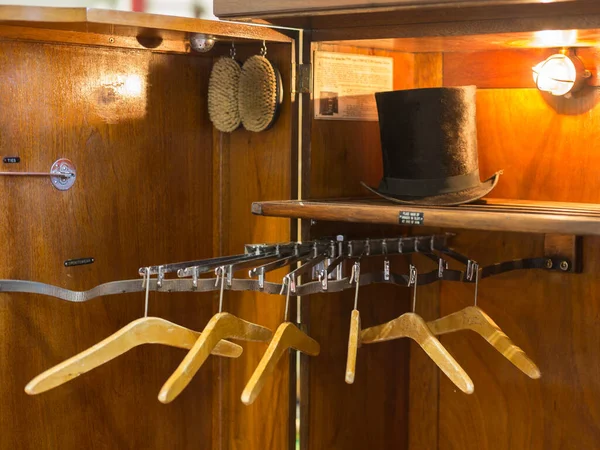 Detail Interior Old Wooden Wardrobe Coat Rack Black Hat Brushes — Stock Photo, Image