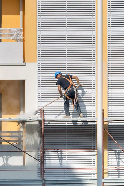 Arbetare Med Blå Hatt Arbetet Byggnadsställning Byggarbetsplats För Byggande Byggnad — Stockfoto