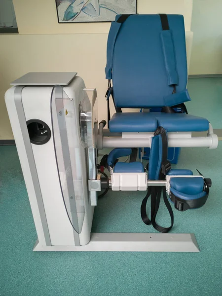 Dispositif Machine Isocinétique Pour Réadaptation Genou Dans Centre Médical — Photo
