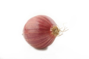 Beyaz arka plan üzerinde izole soğancık soğan
