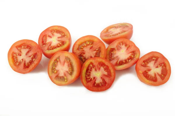 Tomate en rodajas aisladas sobre fondo blanco — Foto de Stock