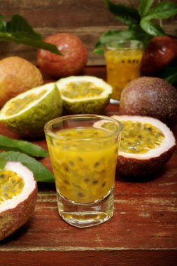 Tutku meyve yaprakları ile