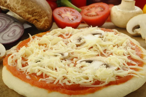 Masa de pizza e ingrediente para hornear —  Fotos de Stock