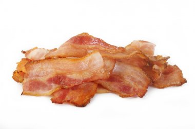 Pastırma rashers beyaz zemin üzerine pişmiş