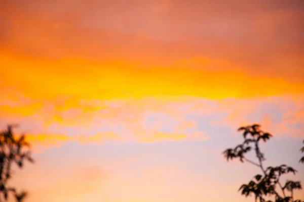 Tramonto incredibilmente bello, nuvole al tramonto, tramonto colorato Immagini Stock Royalty Free