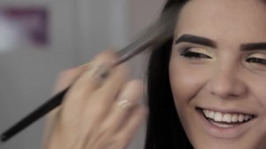 Makyaj sanatçısı yapan bir kız daha önce önemli bir olay güzel makyaj