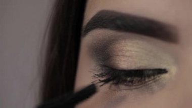 Makyaj sanatçısı yapan bir kız daha önce önemli bir olay güzel makyaj