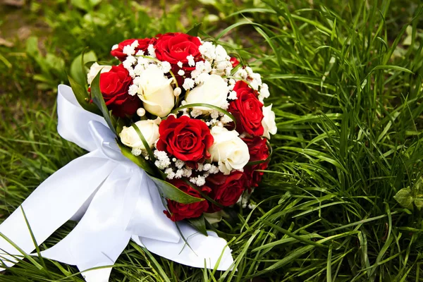 Buquê de casamento. Flores de noivas — Fotografia de Stock