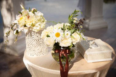 güzel ve lüks bir düğün dekor doğal renk, çiçekler,