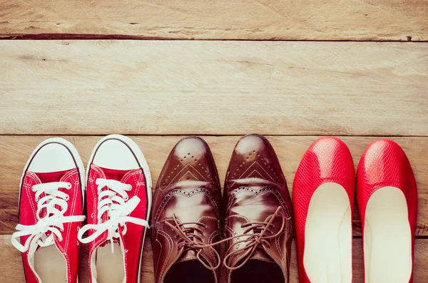 Colocado en un estilo de zapatos de madera - estilos de vida — Foto de Stock