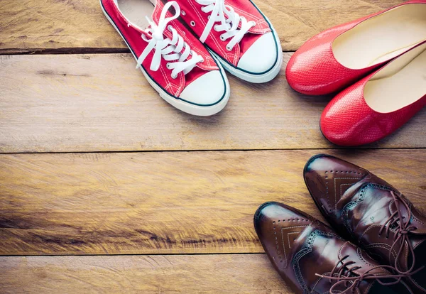 Colocado en un estilo de zapatos de madera - estilos de vida — Foto de Stock