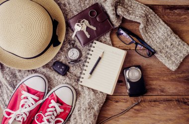 Top, seyahat, seyahat, güneş gözlüğü, yaz, hazır, Ayakkabı, akıllı, gezi, ahşap, ahşap, dünya, cüzdan, tatil, görünümü, aksesuarları, telefon, konsept, tasarım, moda, kapat, rahat, maceraperest, arka plan, kamera, şapka, tatil, kıyafet, ambalaj, kağıt,, 