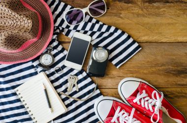 Top, seyahat, seyahat, güneş gözlüğü, yaz, hazır, Ayakkabı, akıllı, gezi, ahşap, ahşap, dünya, cüzdan, tatil, görünümü, aksesuarları, telefon, konsept, tasarım, moda, kapat, rahat, maceraperest, arka plan, kamera, şapka, tatil, kıyafet, ambalaj, kağıt,, 