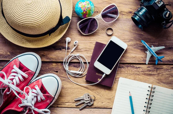 Planificación turística y equipamiento necesario para el viaje en suelo de madera — Foto de Stock