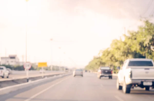 Carro borrão na estrada — Fotografia de Stock