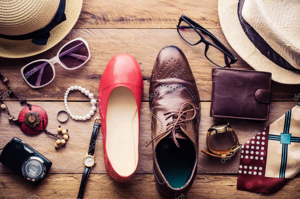 Ropa y accesorios para hombres y mujeres listos para viajar estilo de vida Foto de stock photobyphotoboy 151238040