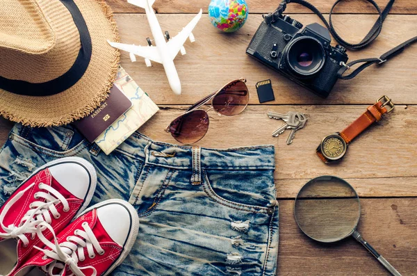 Ropa de viaje accesorios Ropa a lo largo del viaje — Foto de Stock