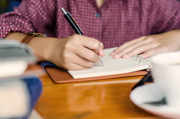 Mano escribir cuaderno para el fondo del concepto de trabajo —  Fotos de Stock