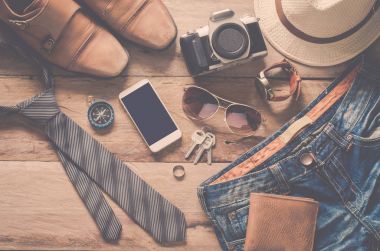 Ahşap zemin seyahat için hazır üzerinde seyahat aksesuarları