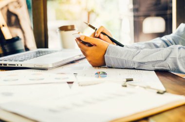 İşadamı için smartphone ile çalışma 