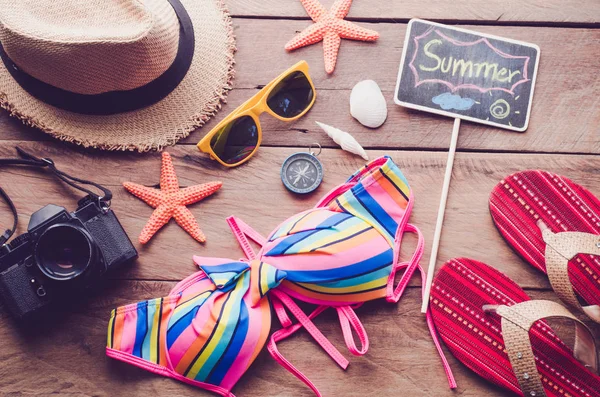 Sea travel accessories colorful bikini and accessories sandals. — Stock Photo, Image