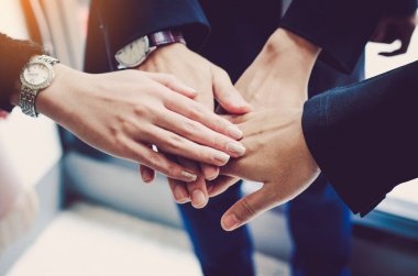 Assignmen başlamak üzere olan takımın birlik teşvik