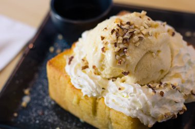 Bal tost dondurma popüler tatlılar herkes için