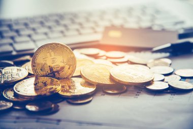 Bitcoin ve onun iş sınıfı laptop çalışmak ve hareket getirmek