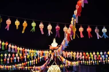 Hem Tayland hem de Çin mutluluk festivalleri için fenerler