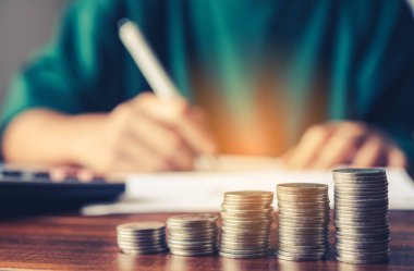  Her satırda para. Yükselen iş adamları geçmişi.