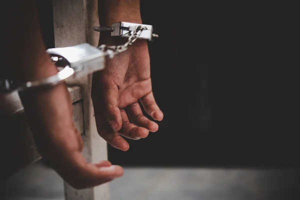 Close-up hand was handcuffed — Stock Photo, Image