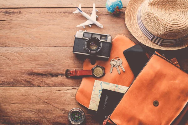 旅行アクセサリー衣装 パスポート 旅行の準備旅行地図の費用 — ストック写真
