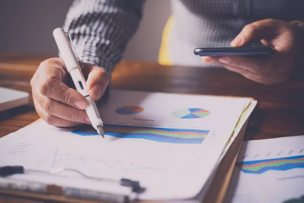 Het Werk Van Teamzakenman Werken Met Document Voor Financiële Laptop — Stockfoto