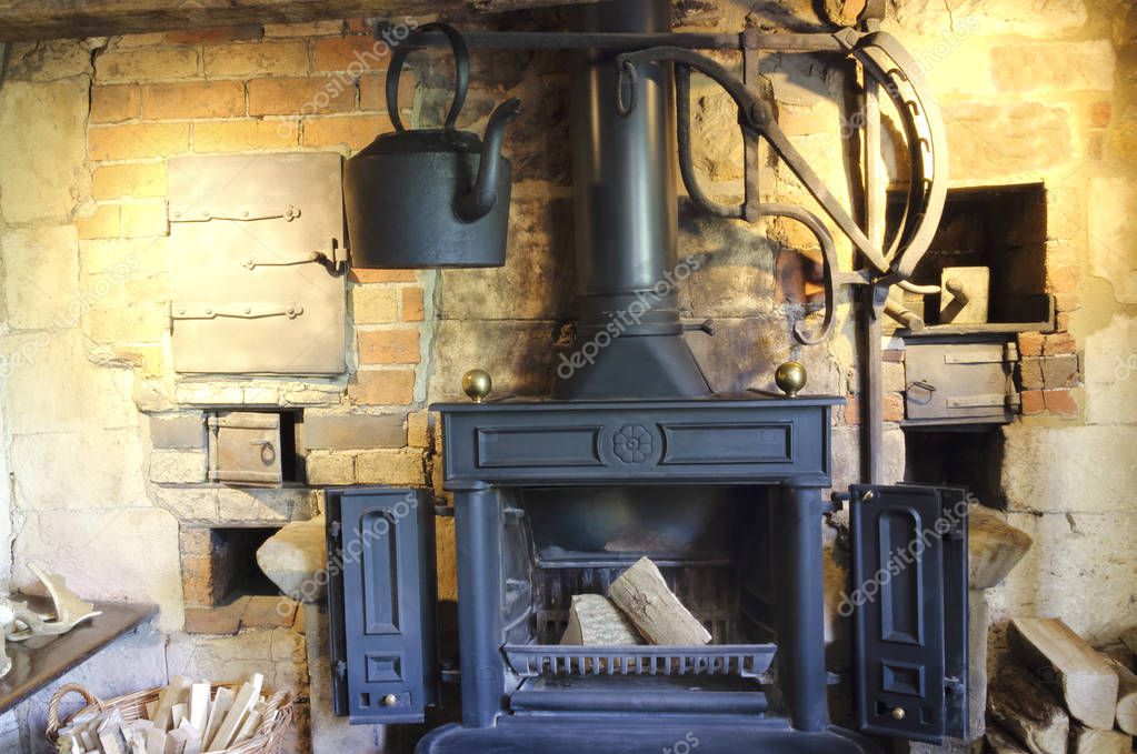 Pictures inglenook fireplaces Old fashioned, iron fireplace with