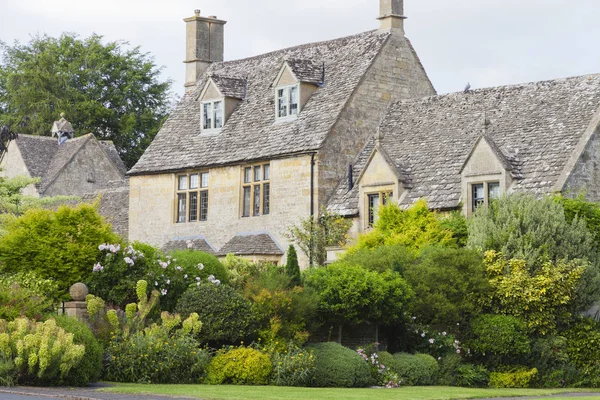 Charming stone houses with flowering summer gardens — Stock Photo, Image