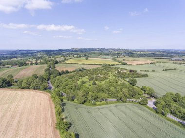 Tarım arazi, mera, İngiltere'de küçük bir köy havadan görünümü .