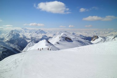 Kayak, snowboard Bakırlı yüksek dağlarda ile Panorama .