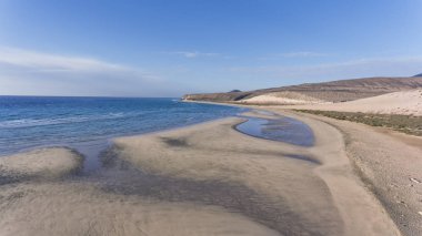 Kum bankalar, tepeleri üzerinde beyaz plaj, Jandia, Costa Calma, Fuerteventura, Kanarya Adaları, havadan görünümü .