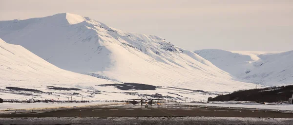 Літака в аеропорту Akureyri. — стокове фото