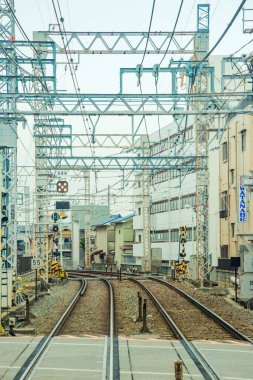 Kyoto, Japonya - 28 Ocak 2017: Japonya'da klasik tren ve yerel trenle seyahat için iletişim gitmek için kyoto, Japonya'nın osaka