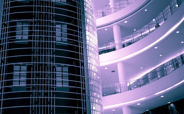 Alışveriş Merkezi ve ofis modern iç. Yüksek teknoloji yapı iç kavramı