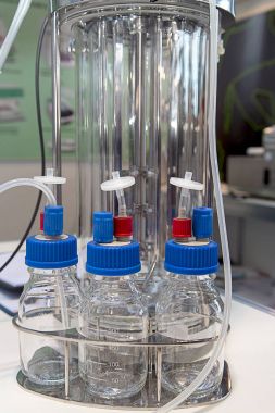 Tıbbi laboratuar ekipmanları, analiz sistemleri.