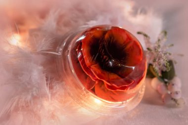 Bir çiçek şeklinde ev yapımı jöle