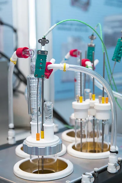 Tıbbi laboratuar ekipmanları, analiz sistemleri.