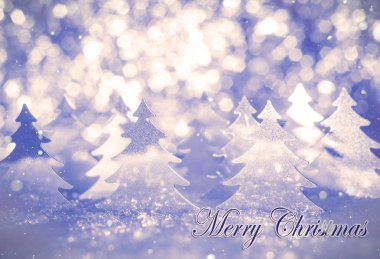 Noel kartı için selamlar. Merry kelimelerle mavi tonlarında karda stilize köknar 