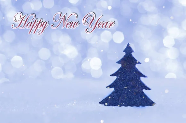 Різдвяна листівка для привітання. Стилізована ялиця на снігу в відтінках синього зі словами Весела — стокове фото