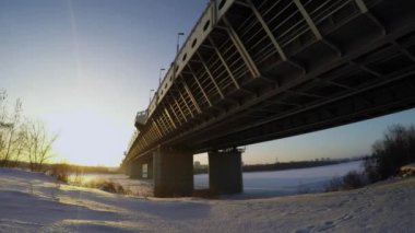yolu köprüsü çerçeve yapımında Sunset'teki kamera timelapse, yakınlaştırır
