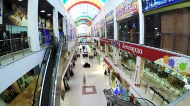 Bir çok insanın yaşadığı büyük bir süpermarkette zaman kavramı