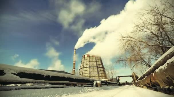 Качественное своевременное промышленное предприятие в России, загрязнение — стоковое видео