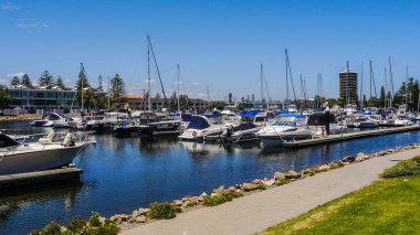 Marina Bay Pasifik Okyanusu pahalı yatlar için. Avustralya Adelaide 2017